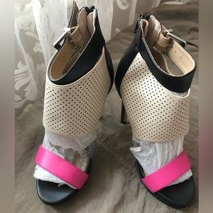 Juicy Couture open toe heeled sandals in black, off white, and pink. Size 7. New